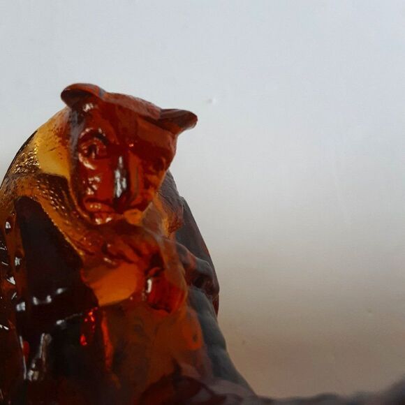 Fenton Glass Shoe with Cat - Amber Glass with Daisy Button pattern - Picture 3 of 10